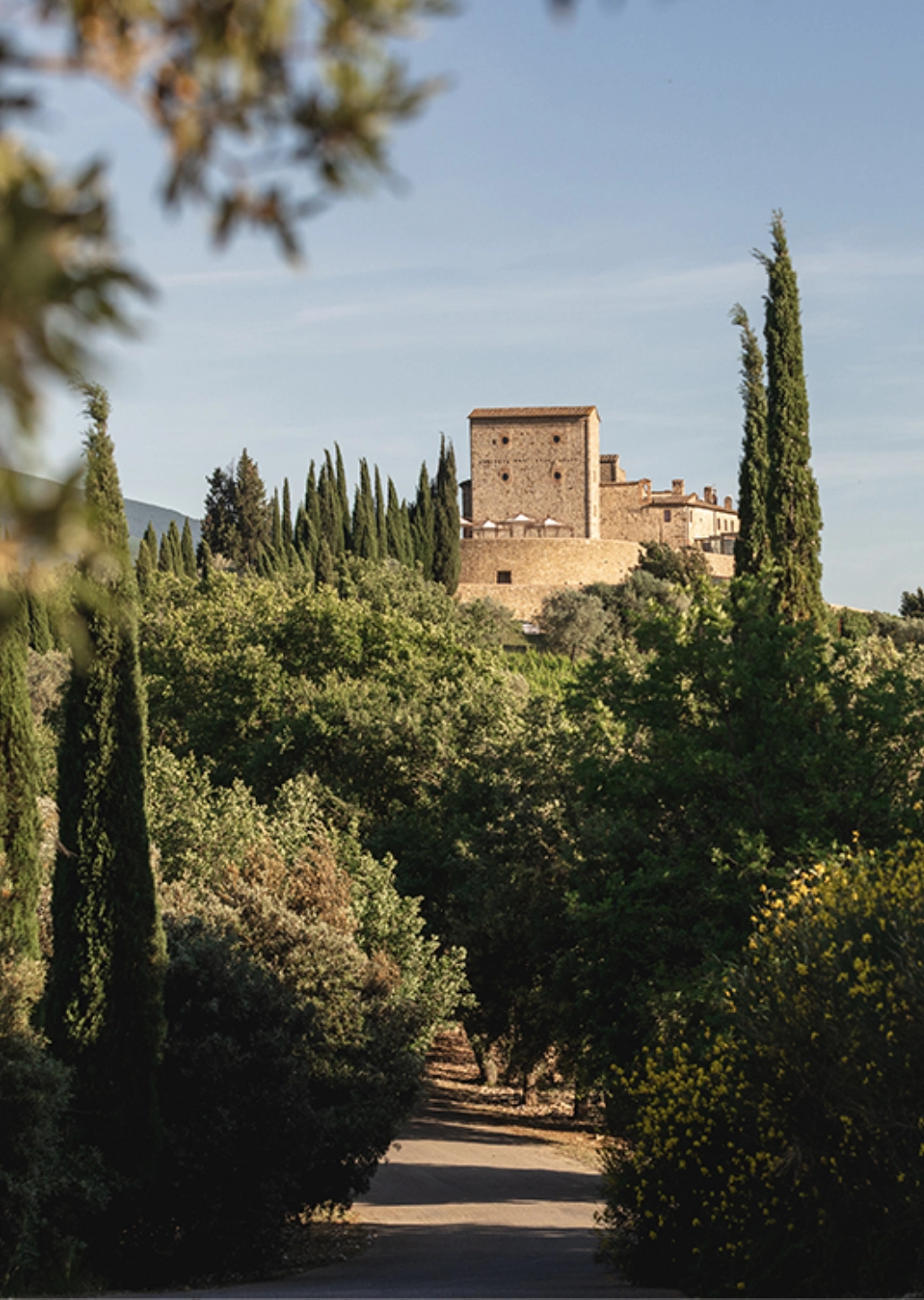 Mittelalterliche Burg Castello di Velona in der toskanischen Landschaft