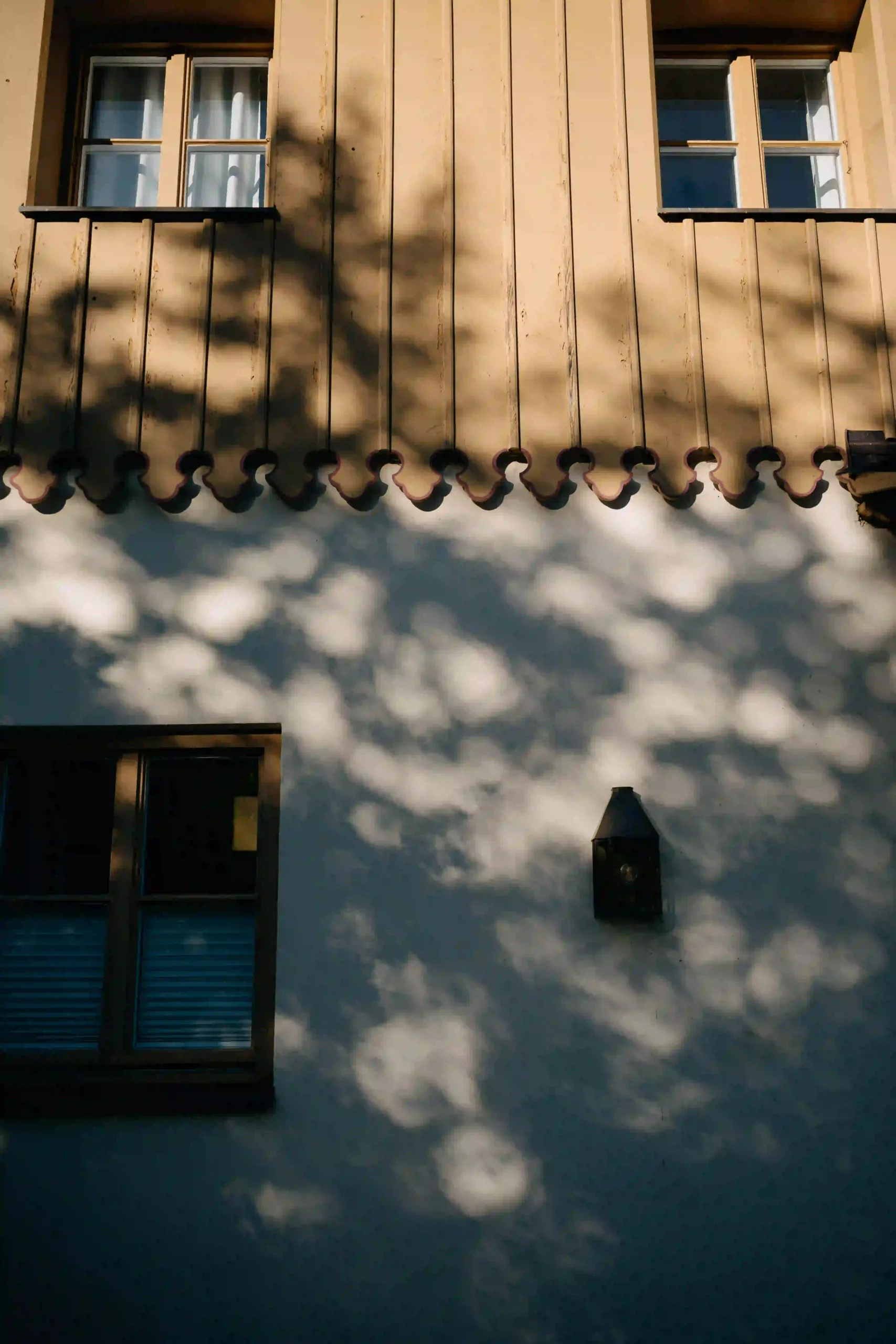 Venue facade with window and shadow play, Munich wedding at La Villa