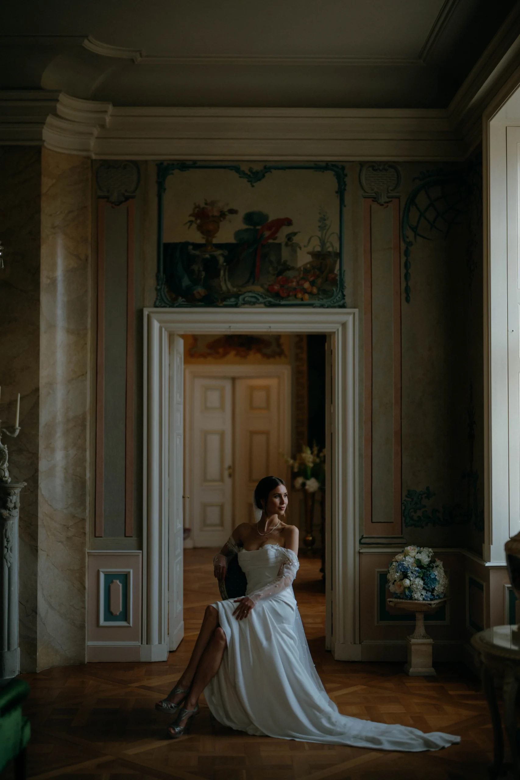 Bride in an elegant Tuscany wedding venue