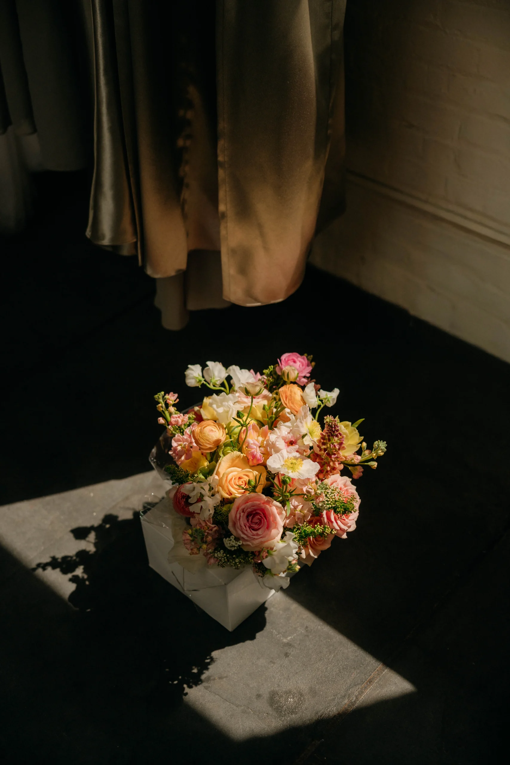 Bridal bouquet in sunlight at The Foundry NYC.
