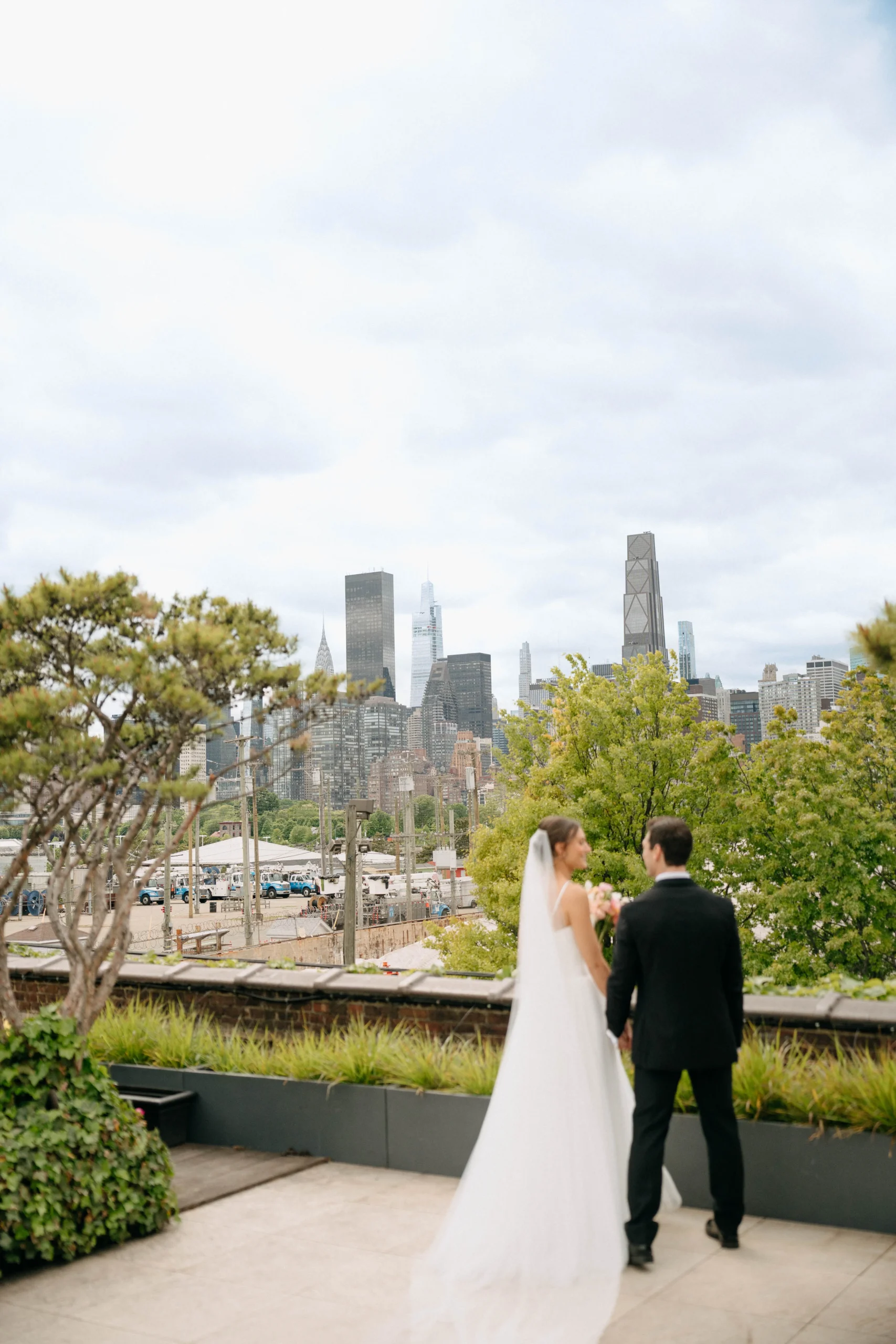 New York skyline portrait at The Foundry NYC wedding
